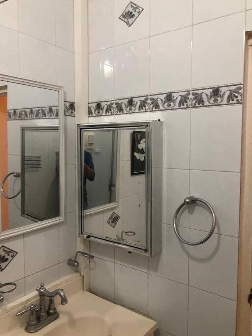 Crystoural Suites Near The Us Embassy - Gated & Secure - 2 Bedrooms, 2 Beds, 4 Guest Кингстън Екстериор снимка