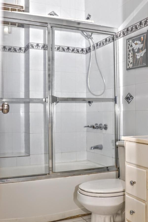 Crystoural Suites Near The Us Embassy - Gated & Secure - 2 Bedrooms, 2 Beds, 4 Guest Кингстън Екстериор снимка