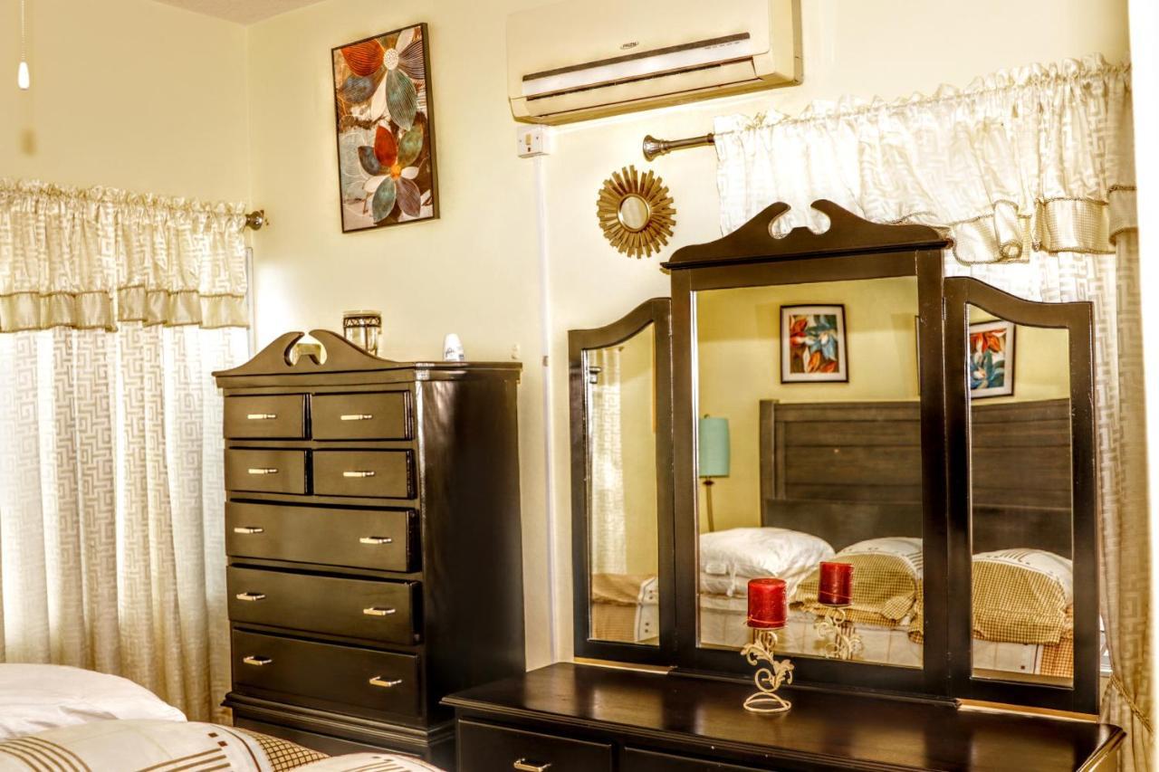 Crystoural Suites Near The Us Embassy - Gated & Secure - 2 Bedrooms, 2 Beds, 4 Guest Кингстън Екстериор снимка