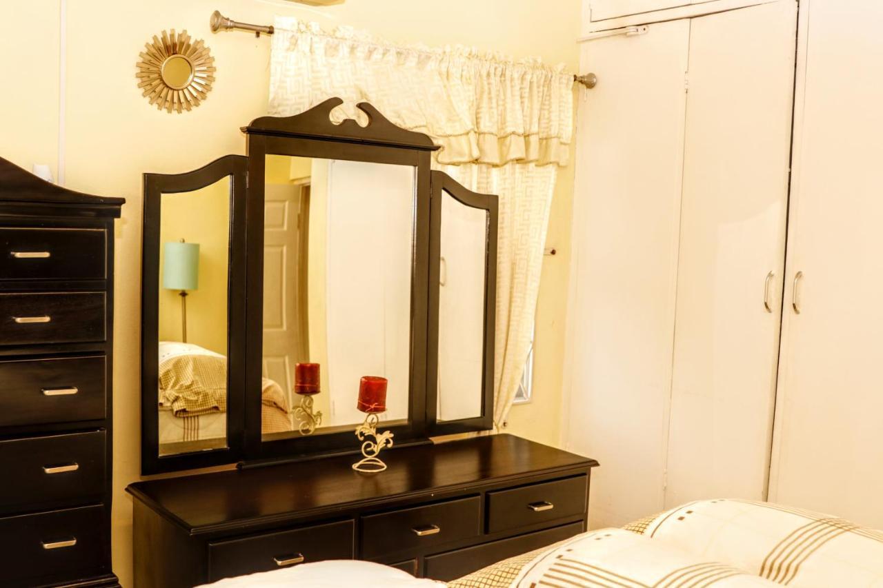 Crystoural Suites Near The Us Embassy - Gated & Secure - 2 Bedrooms, 2 Beds, 4 Guest Кингстън Екстериор снимка